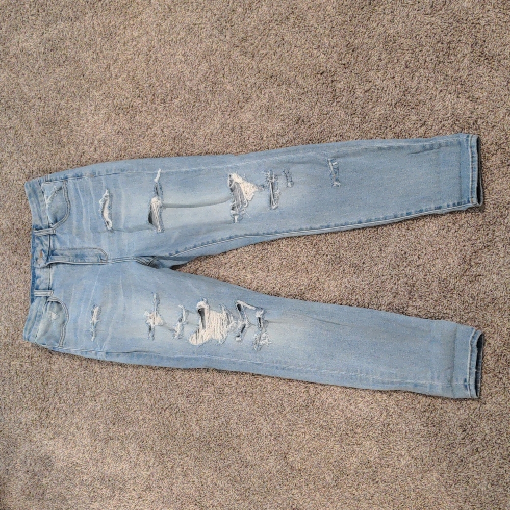 American Eagle Light Wash Skinny Jeans